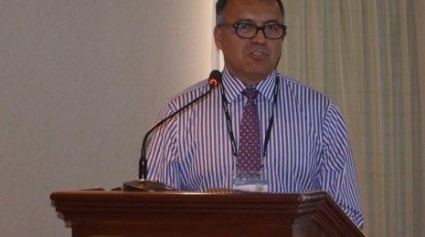 Juan Vegarra addressing investors during the Vena Resources years